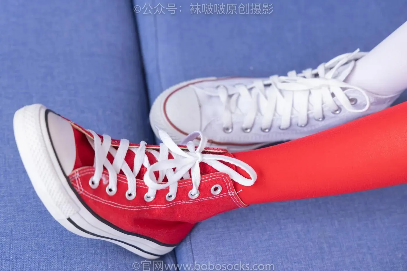 [BoBoSocks袜啵啵]NO.152 稚予-圣诞服、帆布鞋、厚白丝、厚红丝 [135P]插图3